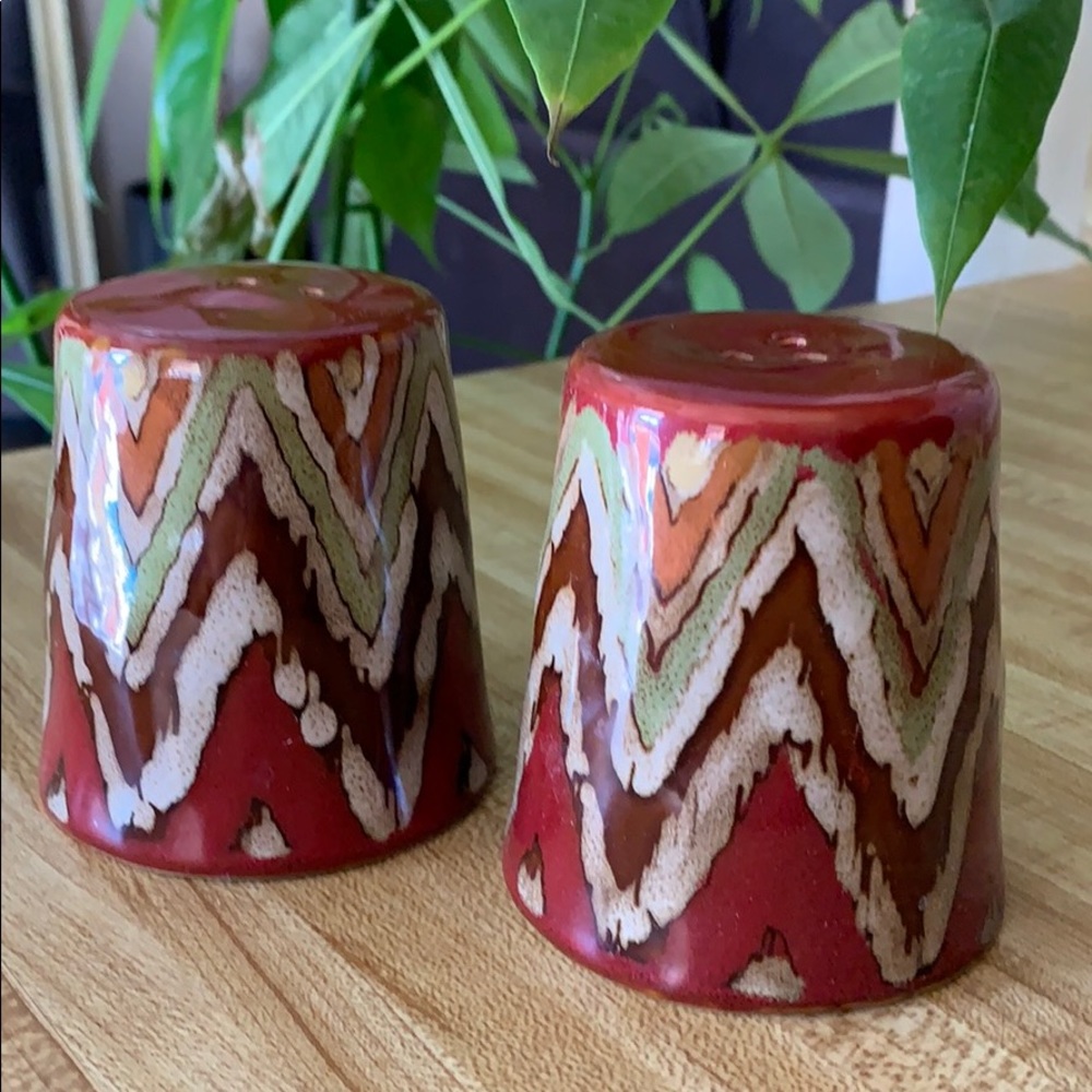 Ceramic pattern glazed salt & pepper shaker set